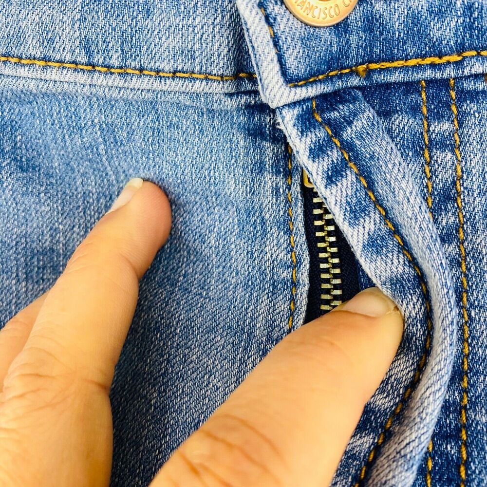 Old Navy Women's Super Skinny Mid Rise Jeans Size 18 Stretch Light Wash Zip Fly - Picture 3 of 6